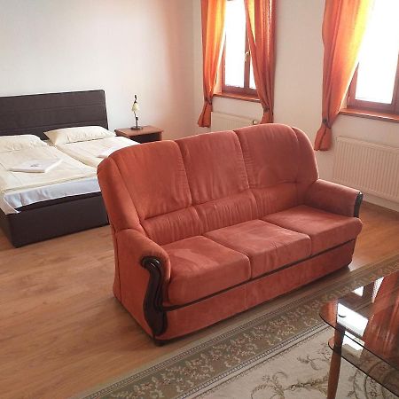 Penzion Scarlet Trenčín Zewnętrze zdjęcie